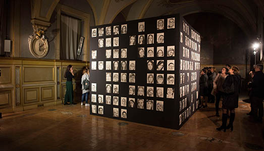 Fino al 7.XII.2017 | Paola Volpato, Femminicidio. Donne uccise 2015-2017 | Sala del Cenacolo del Complesso di Vicolo Valdina – Camera dei deputati, Roma Fino al 7.XII.2017 | Paola Volpato, Femminicidio. Donne uccise 2015-2017 | Sala del Cenacolo del Complesso di Vicolo Valdina – Camera dei deputati, Roma