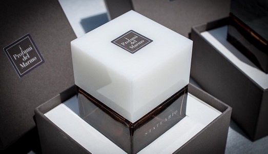 Il marmo di Carrara diventa un profumo. In tre versioni decisamente chic, che finiranno ad Expo 2015