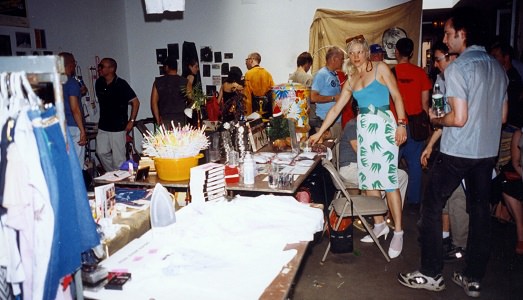 Il mercato delle pulci (degli artisti) di Rob Pruitt. A plus A Gallery di Venezia porta il progetto in Italia, nei giorni dell’opening della Biennale