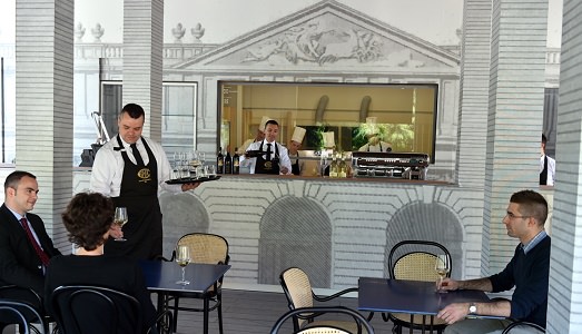 Un caffè letterario per rendere più dolce la Triennale. Dopo il ristorante, “Arts and Foods” e le cucine, arriva la pasticceria Cova