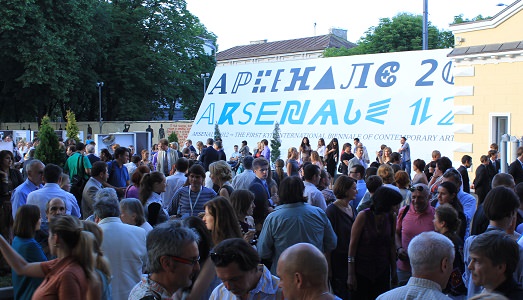 La seconda Biennale di Kiev si farà: appuntamento a settembre, con il sostegno di un folto gruppo di istituzioni culturali, ucraine ed europee