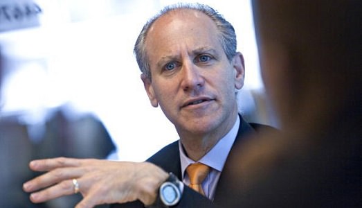 MoMA, che grattacapo! Dopo la berlina per Biesenbach ora è il turno del direttore Glenn Lowry, accusato di “non rispettare il pubblico”