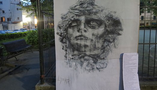 Libertà per le statue di Firenze! Da oggi potrete incappare, in città, in David, Sabina o Dante versione clochard