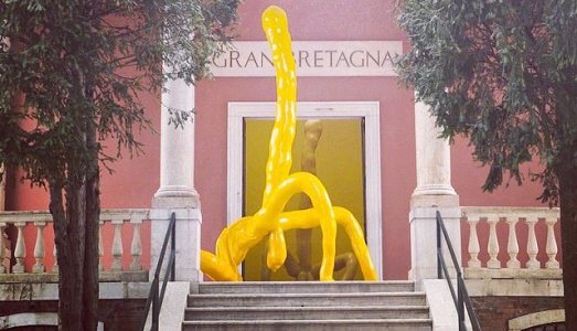 Venezia/Primo giro ai Giardini. Pollice verso per Francia e Slovacchia, mentre sono grandi gli scandinavi, e anche Sarah Lucas