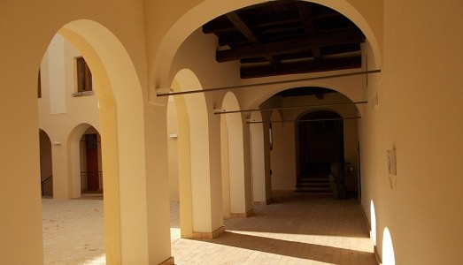 L’arte si ferma a Veroli. Dodici artisti per raccontare un mondo multiculturale, ma soprattutto dall’esperienza nomade