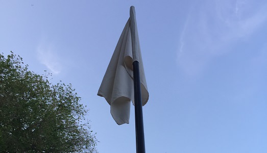 Venezia/C’è una “Flags” nel verde. LaRete Art Project mette in dialogo Fabio Mauri e una serie di giovani artisti