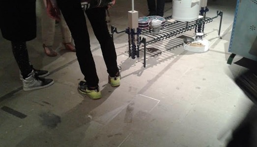 Cartoline da Venezia/Le scarpe di Maurizio Cattelan. E le vostre, per la Biennale? |