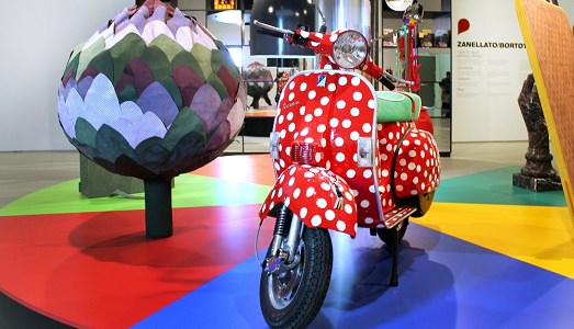 Roma tutta di Alcantara. “Local Icons” al MAXXI, per raccontare una città, partendo dal celebre materiale