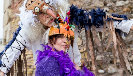 A suon di Ali. Il volo di Alice Schivardi, per la performance sulla spiaggia di Torre Flavia A suon di Ali. Il volo di Alice Schivardi, per la performance sulla spiaggia di Torre Flavia