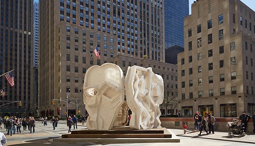 Thomas Houseago e il “tempio arcaico” in Rockefeller Plaza. Ecco la nuova commissione del newyorchese Public Art Fund, in attesa di Frieze