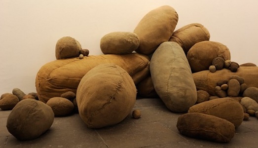 Addio a Magdalena Abakanowicz, riformatrice della scultura