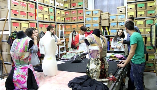 “Waves & Vibes” all’Accademia Galli di Como. Una maratona di dodici ore tra architettura, design, moda e tanto altro