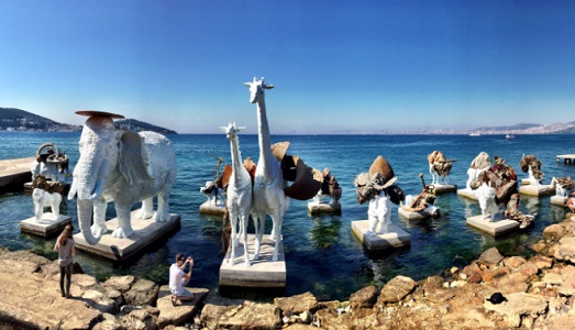 Adrián Villar Rojas, l’artista più giovane sul tetto del Metropolitan. Ecco qualche anticipazione de “Il teatro della scomparsa”