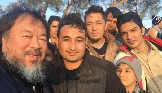 Ai Weiwei per i migranti. L’artista documenta la situazione in Grecia, tra sbarchi e sopravvissuti, dal suo profilo Instagram Ai Weiwei per i migranti. L’artista documenta la situazione in Grecia, tra sbarchi e sopravvissuti, dal suo profilo Instagram