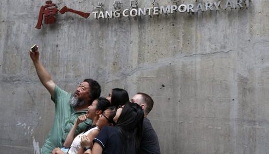 Ai Weiwei trionfa a Pechino, grazie alle gallerie Tang e Continua. Che mettono in scena la prima personale dell’artista dissidente nel suo Paese d’origine Ai Weiwei trionfa a Pechino, grazie alle gallerie Tang e Continua. Che mettono in scena la prima personale dell’artista dissidente nel suo Paese d’origine