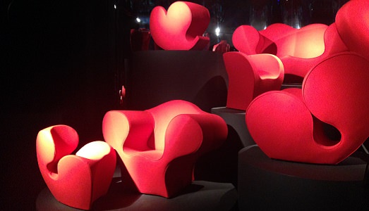 Milano Design Week/5. Imperdibile Ron Arad. Il designer israeliano torna a Milano con un allestimento glam, per festeggiare venticinque anni di lavoro con Moroso