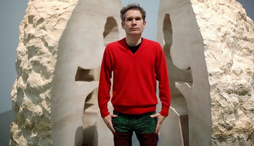 Una settimana chiuso in un masso, al Palais de Tokyo. Ecco la nuova performance “mistica” di Abraham Ponceval