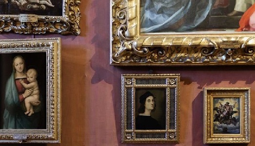 Aspettando la restituzione del Vaso, gli Uffizi si consolano con l’autoritratto di Raffaello Aspettando la restituzione del Vaso, gli Uffizi si consolano con l’autoritratto di Raffaello