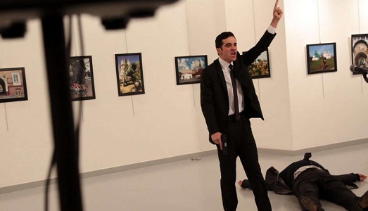 L’opening finisce nel sangue: al Centro d’Arte Contemporanea di Ankara viene ucciso l’ambasciatore russo Andrey Karlov