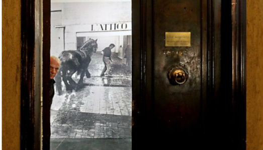 Dentro l’Attico. Fabio Sargentini rievoca le storie dell’arte che attraversarono la galleria Dentro l’Attico. Fabio Sargentini rievoca le storie dell’arte che attraversarono la galleria