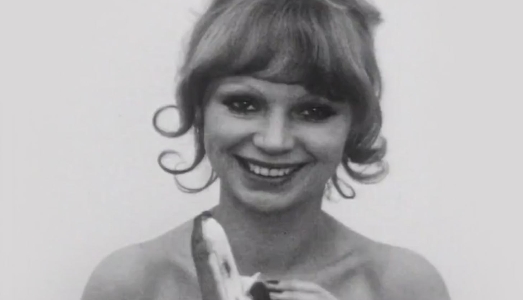 Mille banane contro la censura. E in Polonia le opere incriminate ritornano al loro posto