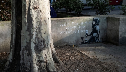 A Londra è apparso un nuovo murale attribuito a Banksy