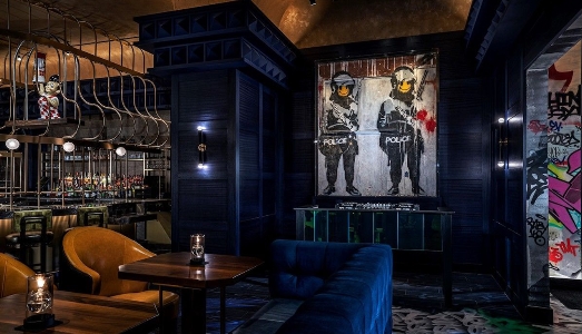 Banksy va in albergo