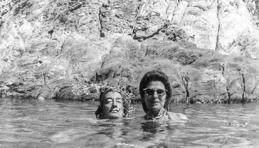 Musa, diva, compagna e di più. A Barcellona, una mostra racconta luci e ombre di Gala Dalì