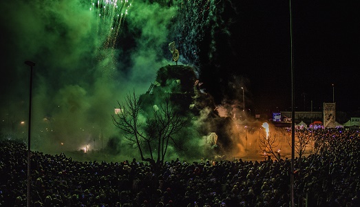 Daniel Buren, Sislej Xhafa e H.H.Lim, immortalati da Francesco Jodice: si accendono le luci sulla Fòcara di Novoli 2017. Ecco le novità