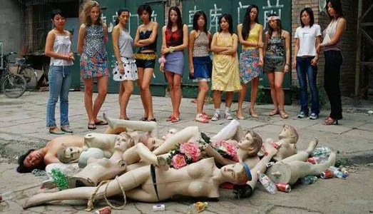 A che punto è la censura? Altissima, ancora. E ancora una volta è la Cina a mettere i paletti, a una mostra d’arte “femminista” A che punto è la censura? Altissima, ancora. E ancora una volta è la Cina a mettere i paletti, a una mostra d’arte “femminista”