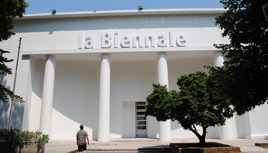 Da un capo all’altro del mondo, in nome dell’arte contemporanea. Ecco il serrato programma del 2017, con l’Europa che vince