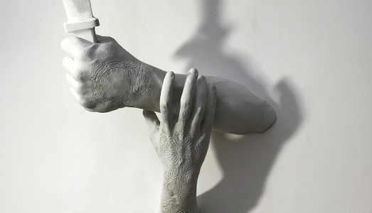 58 Biennale/6. Tatuaggio su marmo. Le sculture di Manzo per il Padiglione del Guatemala