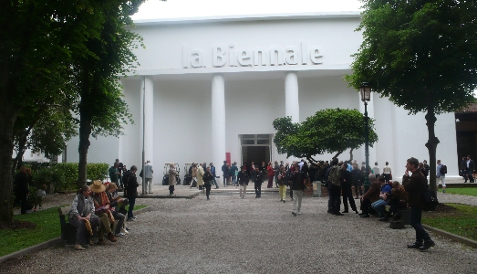 58 Biennale/3. Densa, lirica e scientifica. Anteprima dal Padiglione Centrale di Ralph Rugoff