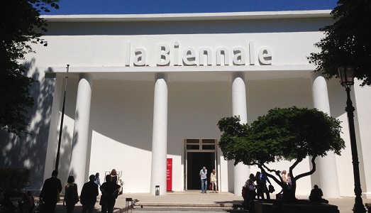 La Biennale finisce a Venezia, ma si apre online. Ecco la nuova collaborazione tra Google e la più importante kermesse dell’arte mondiale La Biennale finisce a Venezia, ma si apre online. Ecco la nuova collaborazione tra Google e la più importante kermesse dell’arte mondiale