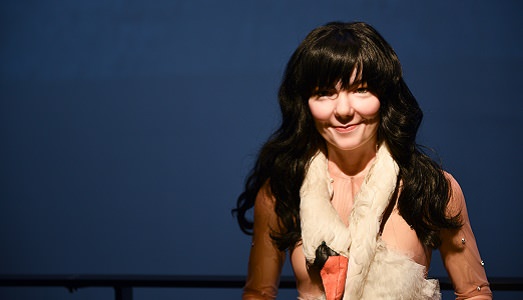 Klaus Biesenbach dovrebbe essere licenziato. Lo dice il mondo dell’arte statunitense, a seguito della debacle della mostra di Bjork al MoMA