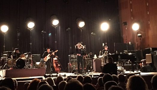 Bob for ever. Dylan si è esibito ieri a Bologna nella prima delle due e uniche serate italiane Bob for ever. Dylan si è esibito ieri a Bologna nella prima delle due e uniche serate italiane