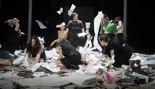 Bologna Art Week/13. Bolero frusciante. La performance di Francesca Arri al Teatro Comunale