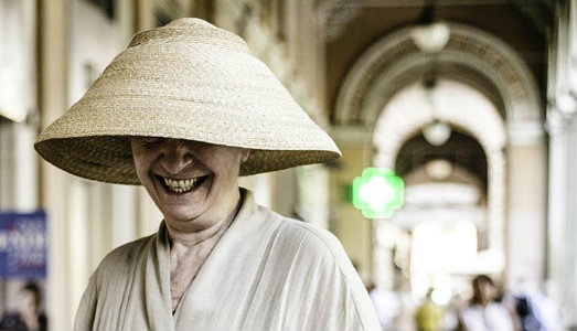 Cambiare l’aria. Stend/art porta un vento nuovo tra i portici di Piazza Vittorio, a Roma Cambiare l’aria. Stend/art porta un vento nuovo tra i portici di Piazza Vittorio, a Roma