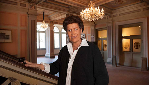 Addio a Carla Fendi. Scompare a 80 anni la stilista appassionata di musica e arte Addio a Carla Fendi. Scompare a 80 anni la stilista appassionata di musica e arte