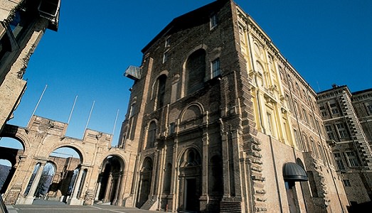 Musica e arte contemporanea. Il connubio si rinnova al Castello di Rivoli, con una stagione di note lunga quasi un anno Musica e arte contemporanea. Il connubio si rinnova al Castello di Rivoli, con una stagione di note lunga quasi un anno