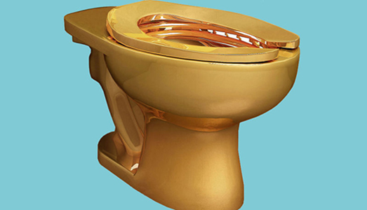 Il water d’oro di Cattelan | per Donald Trump Il water d’oro di Cattelan | per Donald Trump