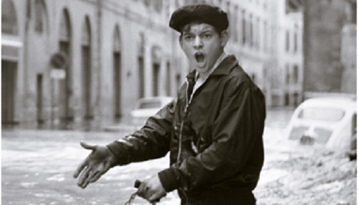 Cercasi il ragazzo della foto. E non è uno scherzo, ma il tentativo di ripercorrere la storia con un protagonista, in occasione della mostra fiorentina di Balthazar Korab