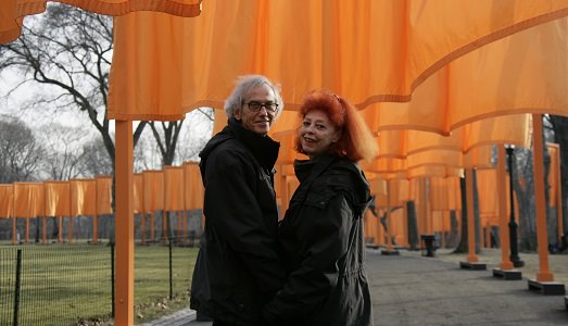 Imparare a conoscere Christo e Jeanne-Claude, non solo al museo ma anche al cinema. A Brescia una ricca serie di eventi accompagnano la mostra della grande coppia dell’arte