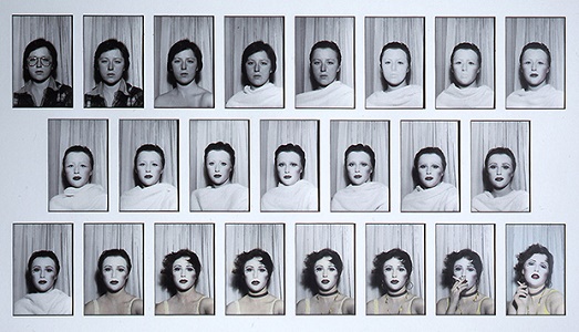 #SaatchiSelfie: ancora pochi giorni di contest per sottoporvi all’attenzione della Saatchi Gallery, e al giudizio insindacabile di Tracey Emin e Juergen Teller