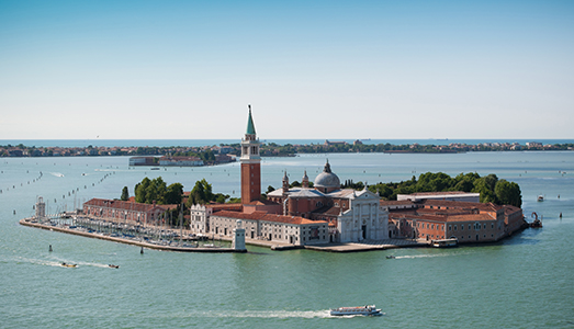 Un manifesto per salvare Venezia. Idee tutte straniere, invitate dalla Fondazione Cini, per indicare il futuro della Serenissima