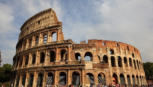 Frode fiscale per i servizi del Colosseo. Sotto inchiesta Mondadori Electa e Coopculture