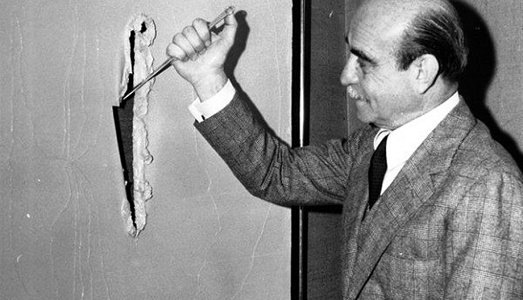 Maltrattamento di opera d’arte. La American Airlines finisce sotto accusa per il danneggiamento di un “Concetto Spaziale” di Lucio Fontana Maltrattamento di opera d’arte. La American Airlines finisce sotto accusa per il danneggiamento di un “Concetto Spaziale” di Lucio Fontana