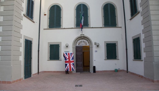 Una serata di arte contemporanea per Firenze, per rendere un’immagine inedita di Piazza Brunelleschi e riappropriarsi di uno spazio pubblico poco fruito