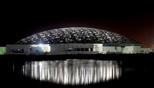 Dal Corano a Jenny Holzer. Ecco la data di apertura della sede del Louvre di Abu Dhabi