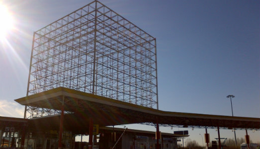 Il futuro del Cubo. L’opera di Costantino Dardi per l’Agip Bazzera a rischio